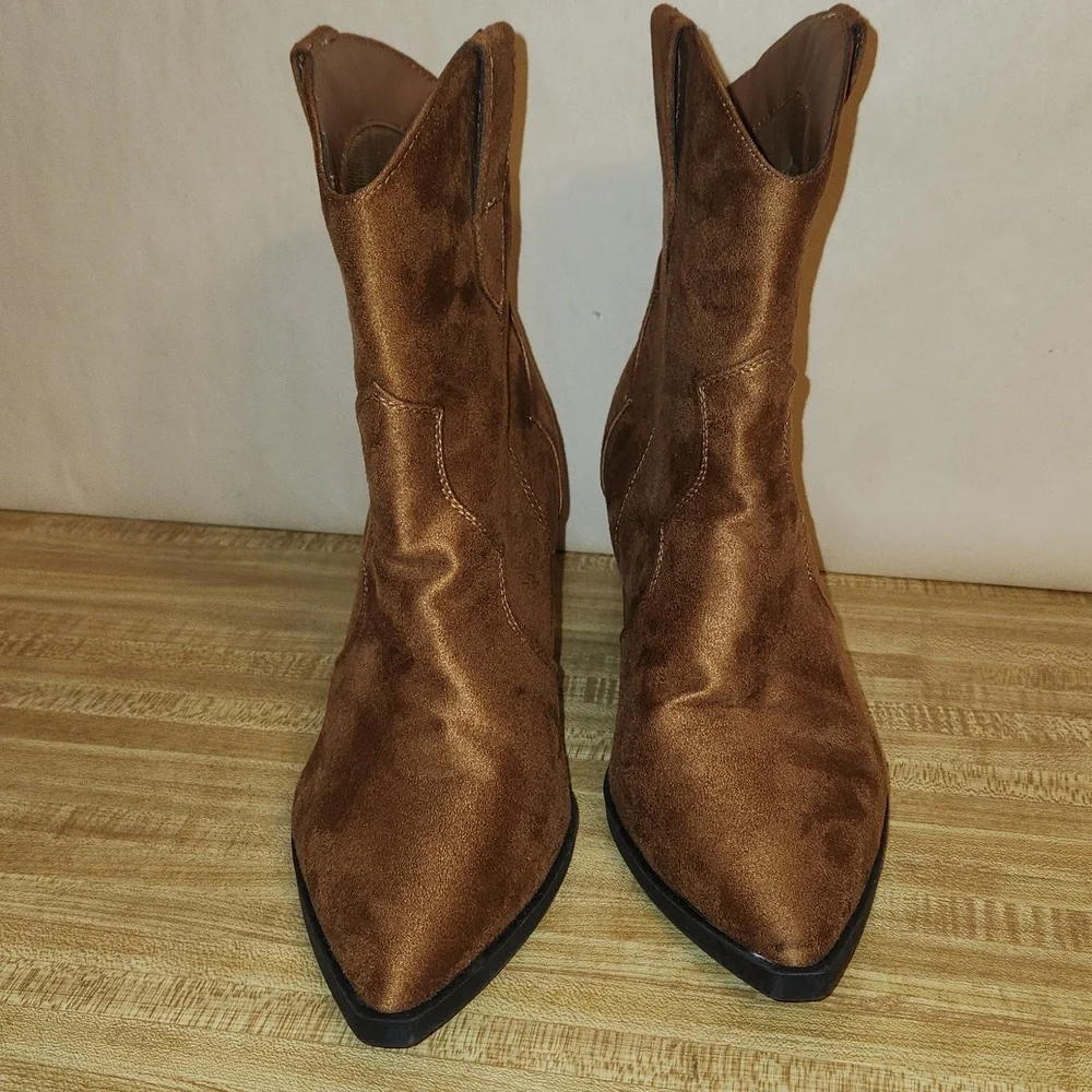 JOURNEE COLLECTION Women’s Becker Pointed Toe Stacked Western Booties, 9.5 - Picture 2 of 14